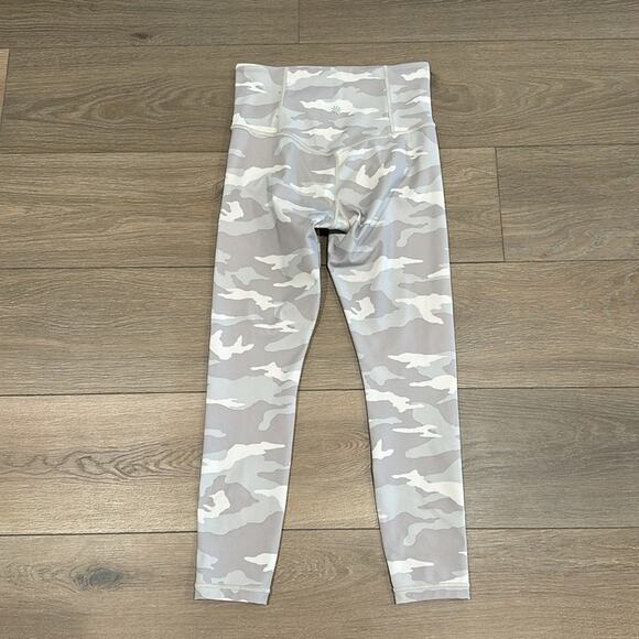 ATHLETA Taupe Gray Camo Elation 7/8 Tight Active Workout Gym Leggings Size XS - Picture 3 of 12